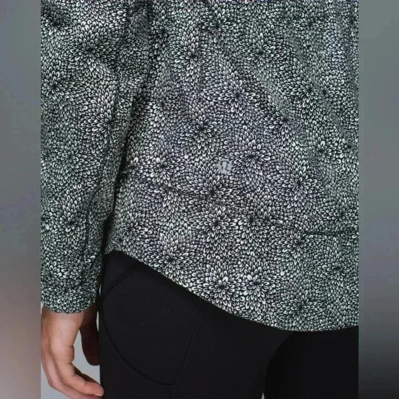 Lululemon Spring Forward Jacket
Plush Petal Black Ghost / Black 4 - Picture 6 of 14